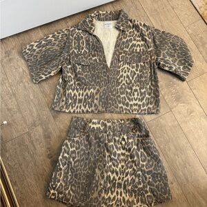 Chic Leopard Print Women's Pajama Set